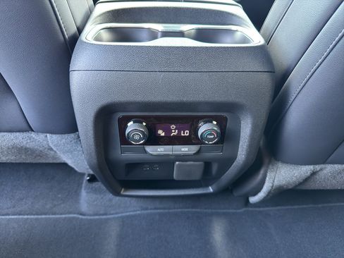 New 2026 Chevrolet Traverse Z71 w/ Enhanced Driving Package AWD/4WD image 18