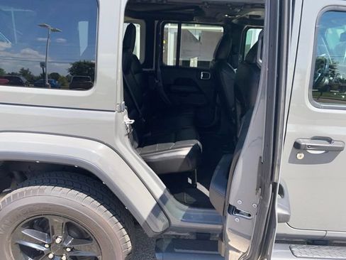 Used 2022 Jeep Wrangler Unlimited Sahara AWD/4WD image 29