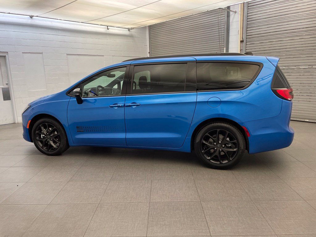 New 2027 Chrysler Pacifica Select FWD image 5