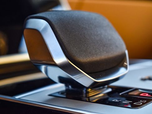 Used 2025 Land Rover Range Rover SE image 23