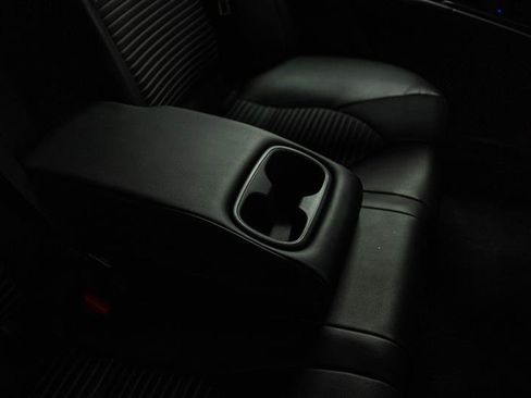 Used 2020 Toyota Camry SE w/ Carpet Mat Package FWD image 12