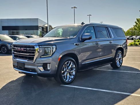 Used 2021 GMC Yukon XL SLT w/ SLT Premium Package AWD/4WD image 6