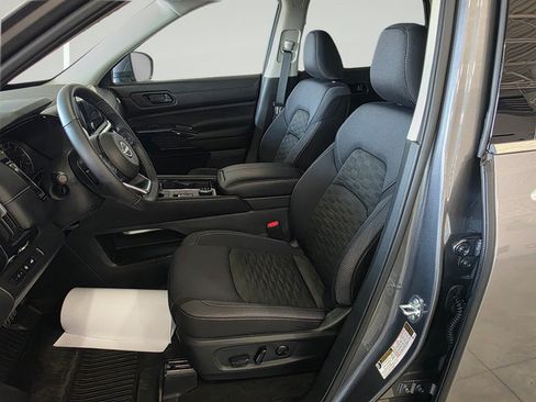 Used 2025 Nissan Pathfinder SV AWD/4WD image 12