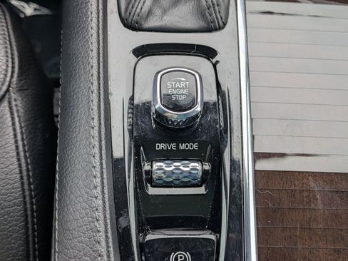 Used 2018 Volvo XC90 T6 Momentum w/ Convenience Package image 17