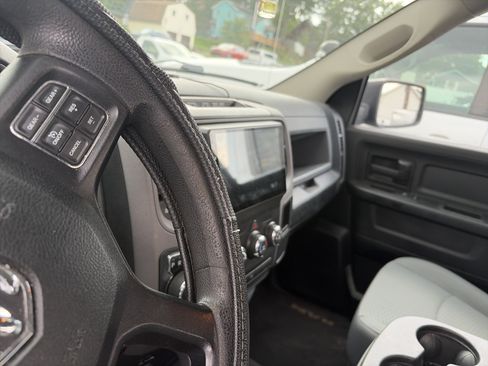 Used 2018 RAM 1500 Express AWD/4WD image 10