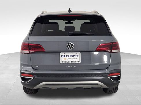 Used 2023 Volkswagen Taos SE w/ Panoramic Sunroof Package FWD image 6