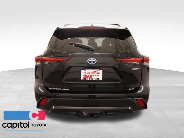 Used 2024 Toyota Highlander XLE AWD/4WD image 3