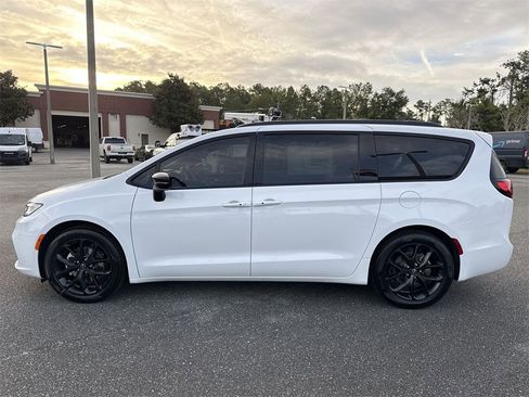 New 2026 Chrysler Pacifica Limited w/ S Appearance Package image 6