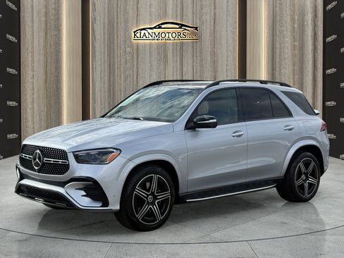 Used 2025 Mercedes-Benz GLE 450e 4MATIC w/ AMG Line Exterior image 3