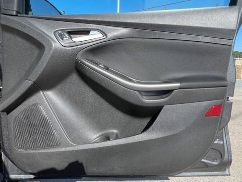 Used 2017 Ford Focus SEL image 33