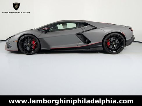 Used 2024 Lamborghini Revuelto image 8