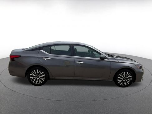 Used 2025 Nissan Altima 2.5 SV FWD image 16