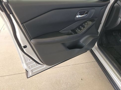 Used 2025 Nissan Rogue SV FWD image 28