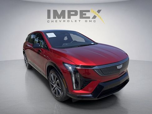 Used 2025 Cadillac Optiq Sport 2 w/ LPO, Floor Liner Package AWD/4WD image 7