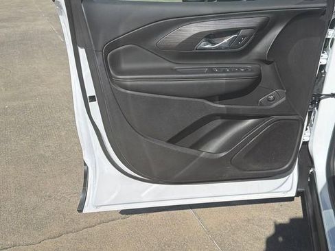 Used 2024 GMC Terrain SLE w/ Driver Convenience Package FWD image 10