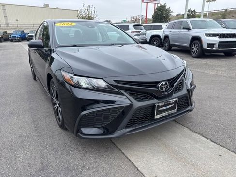 Used 2024 Toyota Camry SE image 8