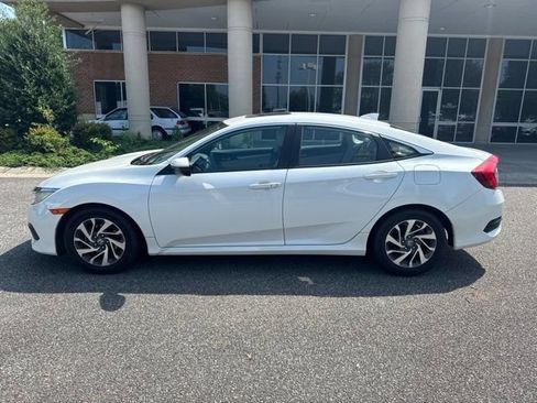 Used 2018 Honda Civic EX image 2