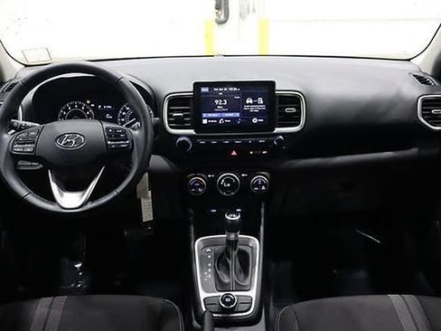 Used 2022 Hyundai Venue SEL image 29