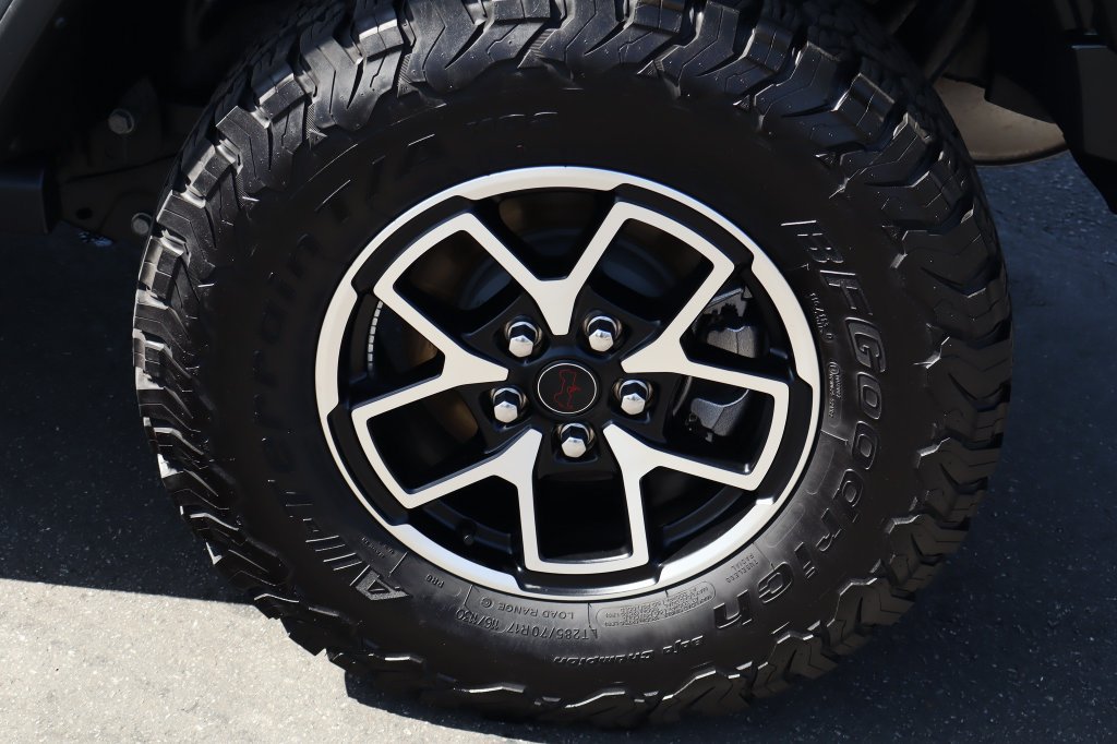 Certified 2025 Jeep Wrangler Unlimited Rubicon w/ Convenience Group AWD/4WD image 13