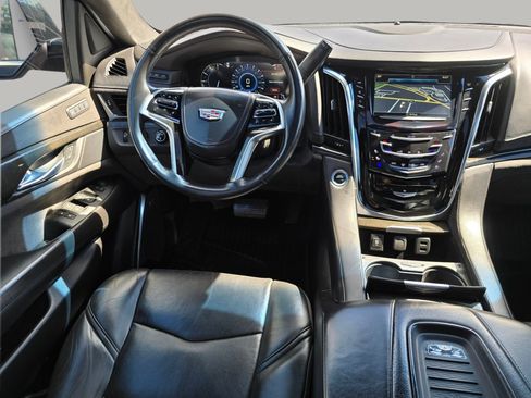 Used 2018 Cadillac Escalade ESV Platinum AWD/4WD image 3