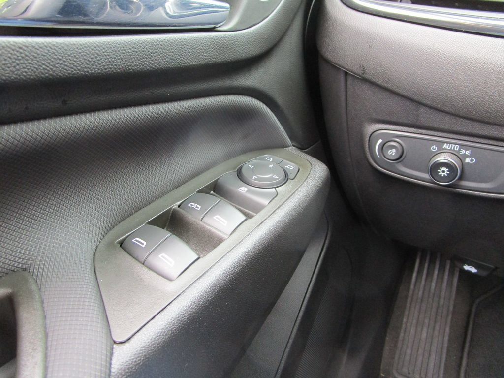 Used 2024 Chevrolet Equinox RS FWD image 39