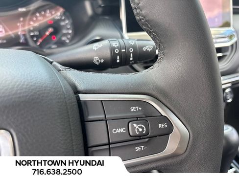 Used 2025 Jeep Compass Latitude w/ Convenience Group AWD/4WD image 21