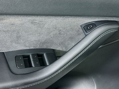 Used 2021 Tesla Model Y Long Range image 15