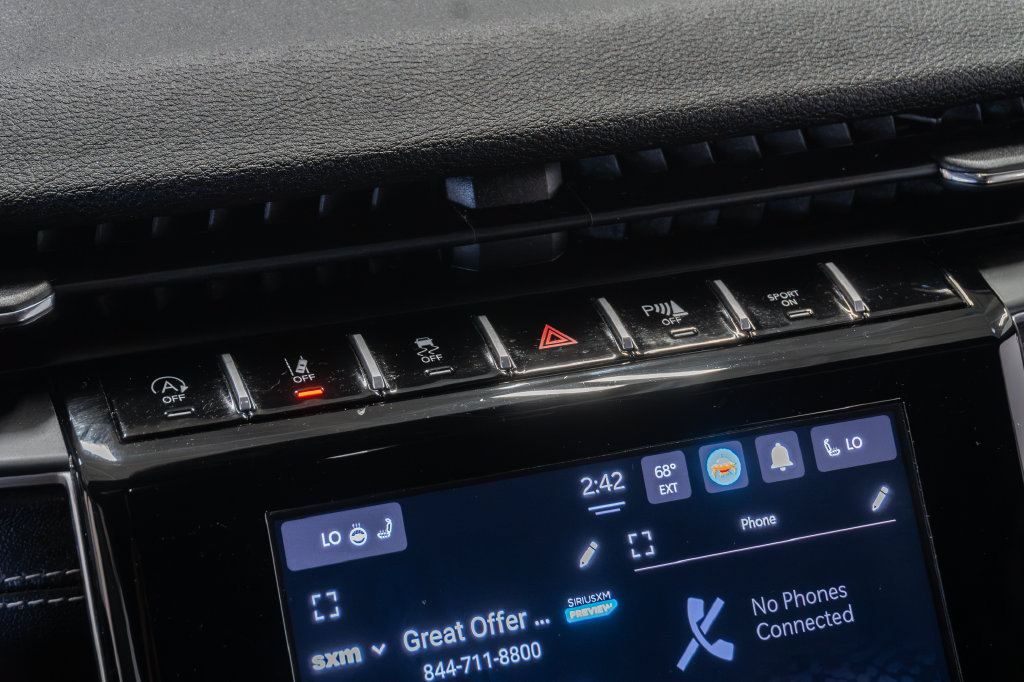 Certified 2025 Jeep Grand Cherokee L Laredo w/ Luxury Tech Group I AWD/4WD image 17