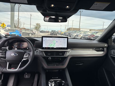 Used 2025 Ford Explorer ST image 15