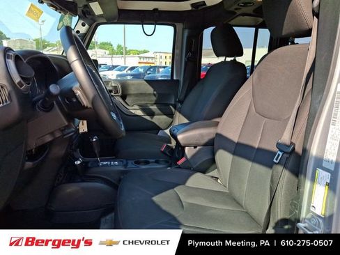 Used 2018 Jeep Wrangler Unlimited Sport S AWD/4WD image 16