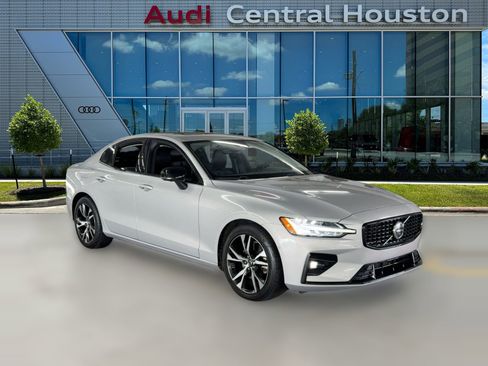 Used 2024 Volvo S60 B5 Plus image 7