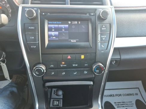 Used 2017 Toyota Camry SE image 21