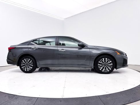 Used 2024 Nissan Altima 2.5 SV w/ SV Premium Package AWD/4WD image 40