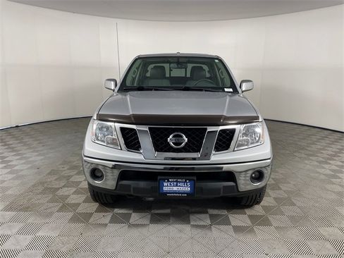 Used 2014 Nissan Frontier SL w/ SL Moonroof Package image 27