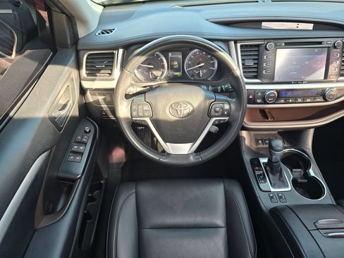 Certified 2019 Toyota Highlander XLE AWD/4WD image 25