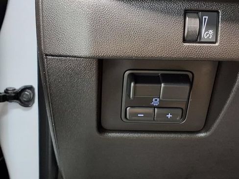 Used 2026 Chevrolet Colorado Z71 w/ Technology Package AWD/4WD image 13