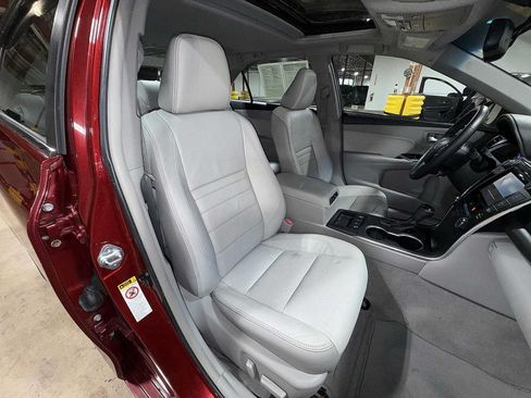 Used 2015 Toyota Camry XLE w/ Moonroof Package FWD image 16