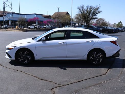 Used 2025 Hyundai Elantra Sport image 25