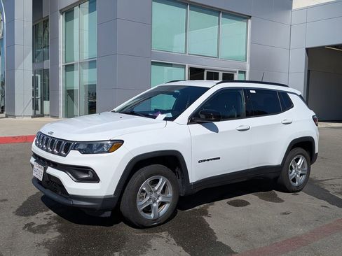 Used 2023 Jeep Compass Latitude image 1