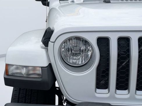 Used 2023 Jeep Gladiator Overland w/ Popular Equipment Package AWD/4WD image 9