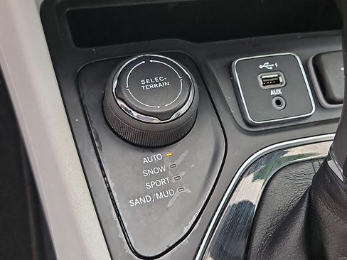Used 2021 Jeep Cherokee Limited AWD/4WD image 19