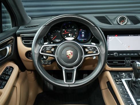 Certified 2021 Porsche Macan AWD/4WD image 29