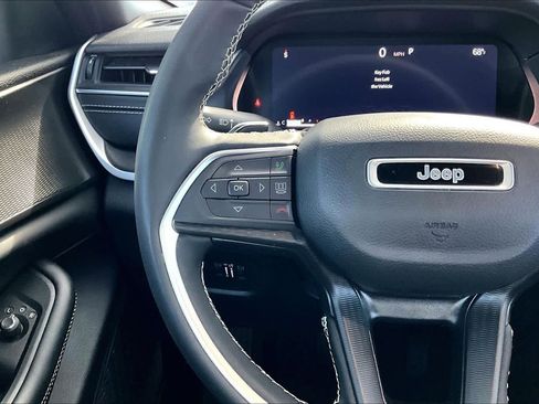 Used 2024 Jeep Grand Cherokee L Laredo image 22