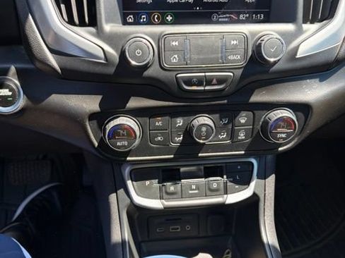 Used 2022 GMC Terrain SLT FWD image 11