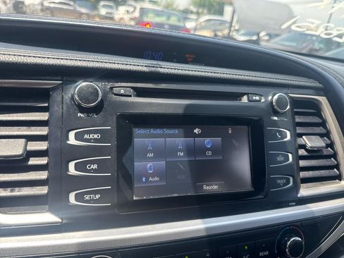 Used 2017 Toyota Highlander LE FWD image 14