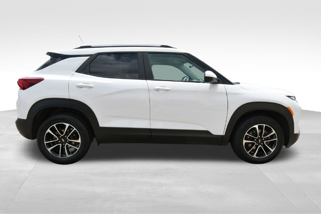 Used 2024 Chevrolet TrailBlazer LT w/ LT Cold Weather Package FWD image 9