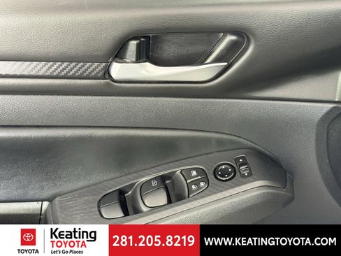 Used 2025 Nissan Altima 2.5 SV image 12