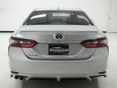 Used 2024 Toyota Camry SE FWD image 5