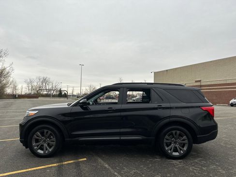 Used 2022 Ford Explorer XLT w/ Equipment Group 202A image 5