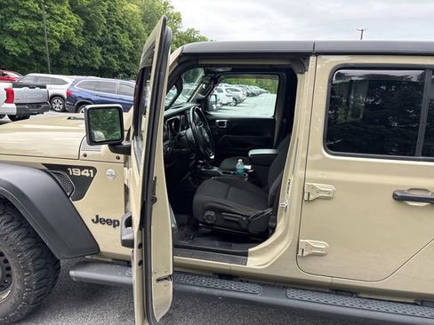 Used 2020 Jeep Gladiator Sport w/ Quick Order Package 24S AWD/4WD image 13